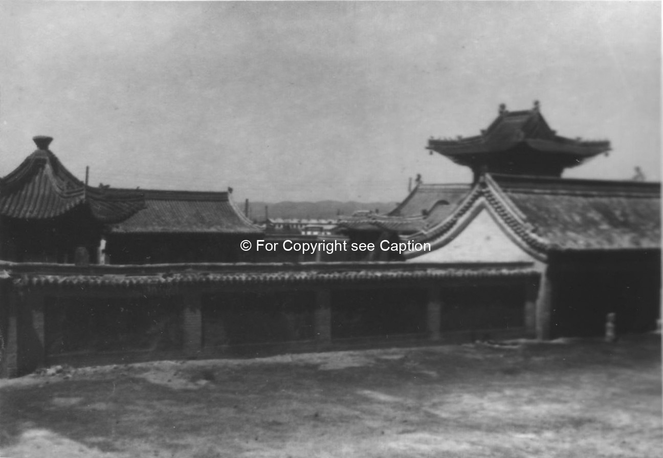 First courtyard of the Palace. Film Archives ?